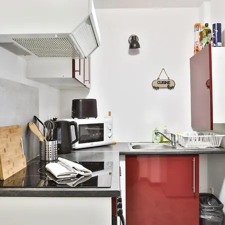 Au Nid Des Remparts A *