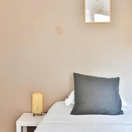 Au Nid Des Remparts A