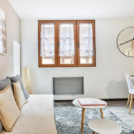 Au Nid Des Remparts A